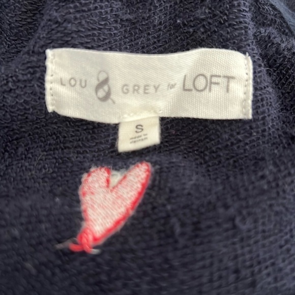 Lou & Grey Soft Gray Pullover Sweater Embroidered Hesrts size S - Picture 2 of 6